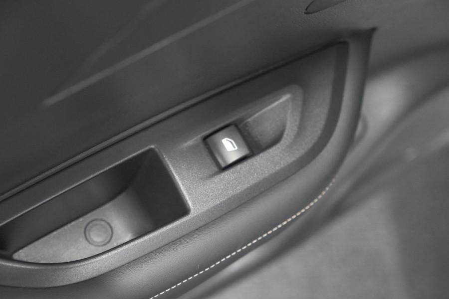 Peugeot 2008 Hybrid 136 e-DCS6 Allure | 360 Camera | Stop&Go Adaptieve Cruise Control | Navigatie | Dodehoekdetectie