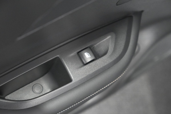 Peugeot 2008 Hybrid 136 e-DCS6 Allure | 360 Camera | Stop&Go Adaptieve Cruise Control | Navigatie | Dodehoekdetectie