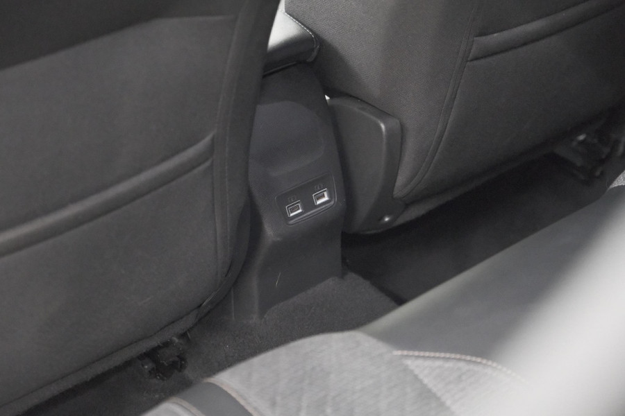 Peugeot 2008 Hybrid 136 e-DCS6 Allure | 360 Camera | Stop&Go Adaptieve Cruise Control | Navigatie | Dodehoekdetectie