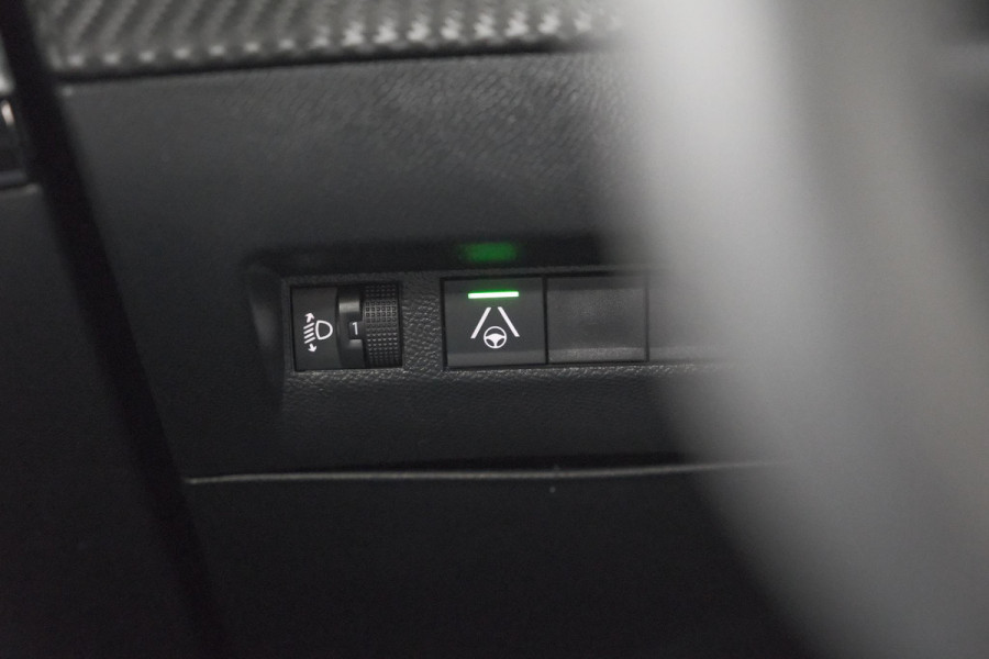 Peugeot 2008 Hybrid 136 e-DCS6 Allure | 360 Camera | Stop&Go Adaptieve Cruise Control | Navigatie | Dodehoekdetectie
