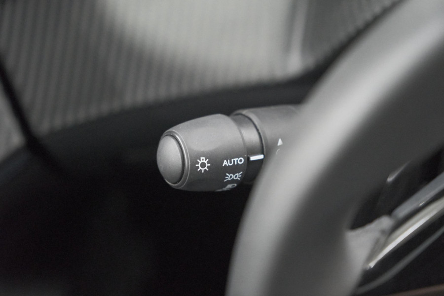 Peugeot 2008 Hybrid 136 e-DCS6 Allure | 360 Camera | Stop&Go Adaptieve Cruise Control | Navigatie | Dodehoekdetectie
