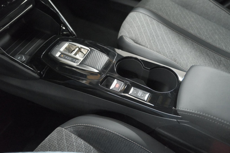 Peugeot 2008 Hybrid 136 e-DCS6 Allure | 360 Camera | Stop&Go Adaptieve Cruise Control | Navigatie | Dodehoekdetectie
