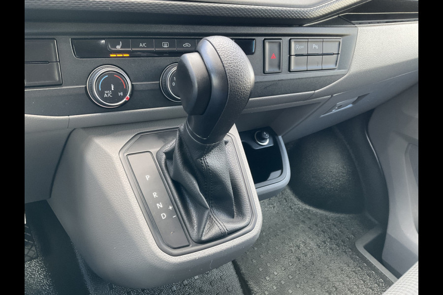 Volkswagen Transporter 6-Pers 2.0 TDI L2H1 DC Bulli Leer Cam Trekhaak Lang 6 Persoons Dubbele Cabine