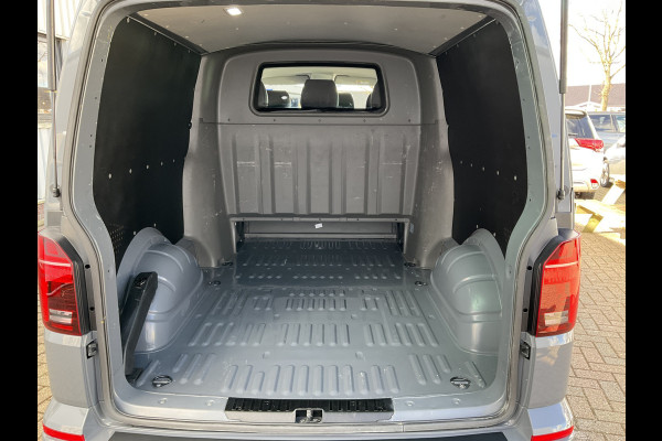 Volkswagen Transporter 6-Pers 2.0 TDI L2H1 DC Bulli Leer Cam Trekhaak Lang 6 Persoons Dubbele Cabine