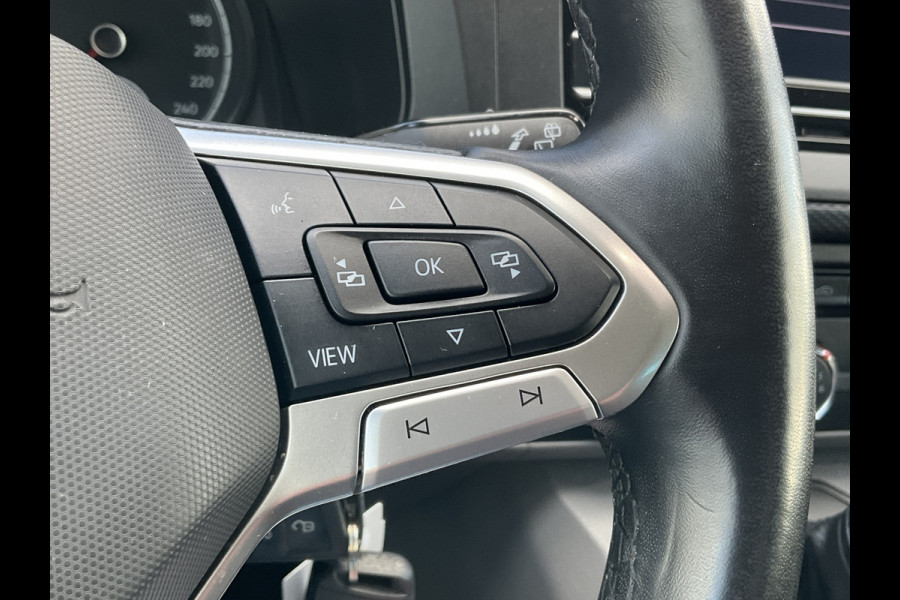 Volkswagen Transporter 6-Pers 2.0 TDI L2H1 DC Bulli Leer Cam Trekhaak Lang 6 Persoons Dubbele Cabine
