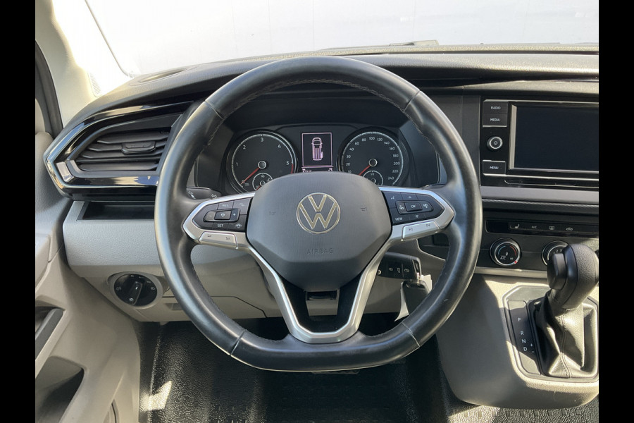 Volkswagen Transporter 6-Pers 2.0 TDI L2H1 DC Bulli Leer Cam Trekhaak Lang 6 Persoons Dubbele Cabine