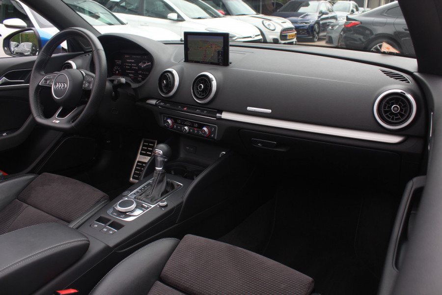 Audi A3 Cabriolet 35 TFSI CoD Advance Sport / Trekhaak / Virtual Cockpit / Windscherm / B&O / Leder&Alcantara / 18'' / Keyless / Nekverwarming / Navigatie / Hill Hold / Cruise Control