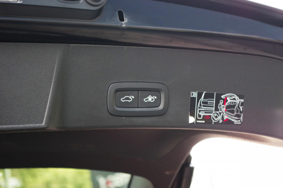 Volvo XC40 1.5 T4 211 PK Recharge R-Design, Adap. Cruise Control, Leder-Alcantara, LED, Camera