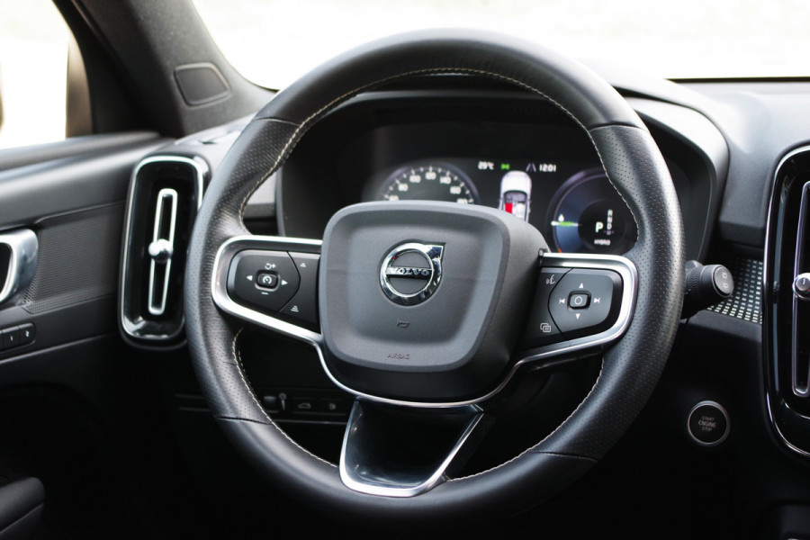 Volvo XC40 1.5 T4 211 PK Recharge R-Design, Adap. Cruise Control, Leder-Alcantara, LED, Camera