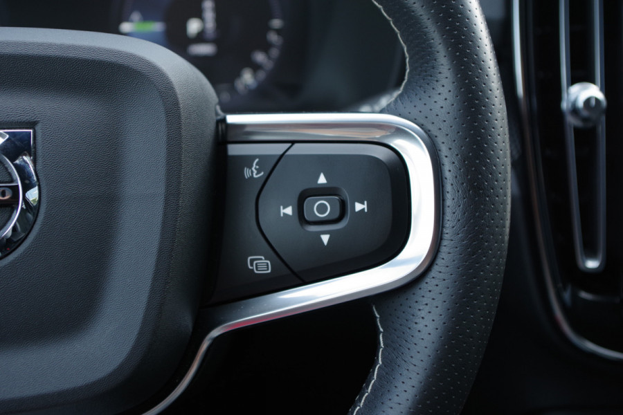 Volvo XC40 1.5 T4 211 PK Recharge R-Design, Adap. Cruise Control, Leder-Alcantara, LED, Camera