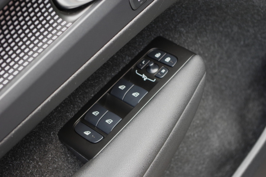 Volvo XC40 1.5 T4 211 PK Recharge R-Design, Adap. Cruise Control, Leder-Alcantara, LED, Camera