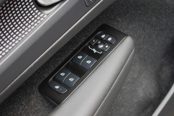 Volvo XC40 1.5 T4 211 PK Recharge R-Design, Adap. Cruise Control, Leder-Alcantara, LED, Camera