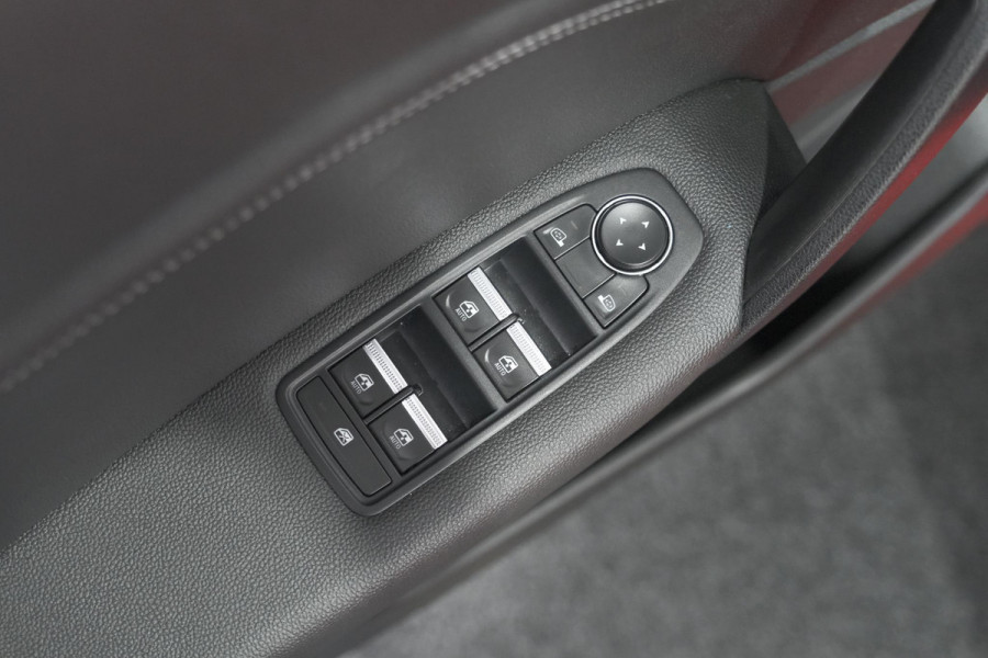 Renault Captur Mild Hybrid 140 EDC Techno | Navigatie | Camera | Parkeersensoren | Apple Carplay