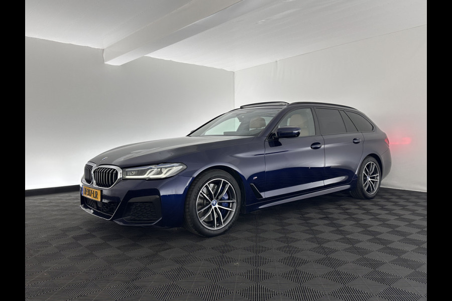 BMW 5 Serie Touring 540d xDrive High Executive Aut. *PANO | LASER-LIGHT | HEAD-UP | LUXURY-LEATHER | BLIND-SPOT | MEMORY-PACK | HARMAN/KARDON | TOP-VIEW | DIGI-COCKPIT | HEATED-COMFORTSEATS | KEYLESS | NAVI-FULLMAP | 18''ALU |