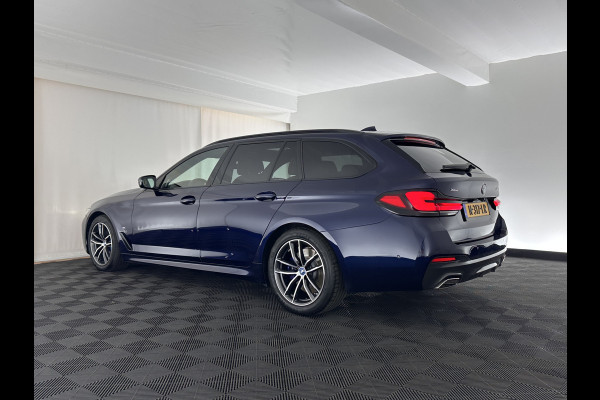 BMW 5 Serie Touring 540d xDrive High Executive Aut. *PANO | LASER-LIGHT | HEAD-UP | LUXURY-LEATHER | BLIND-SPOT | MEMORY-PACK | HARMAN/KARDON | TOP-VIEW | DIGI-COCKPIT | HEATED-COMFORTSEATS | KEYLESS | NAVI-FULLMAP | 18''ALU |