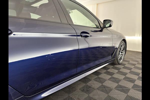 BMW 5 Serie Touring 540d xDrive High Executive Aut. *PANO | LASER-LIGHT | HEAD-UP | LUXURY-LEATHER | BLIND-SPOT | MEMORY-PACK | HARMAN/KARDON | TOP-VIEW | DIGI-COCKPIT | HEATED-COMFORTSEATS | KEYLESS | NAVI-FULLMAP | 18''ALU |