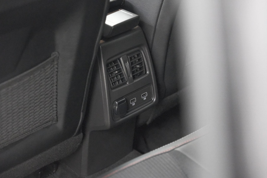 Renault Captur Mild Hybrid 140 EDC R.S. Line | Camera | Navigatie | Stoelverwarming