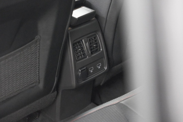 Renault Captur Mild Hybrid 140 EDC R.S. Line | Camera | Navigatie | Stoelverwarming