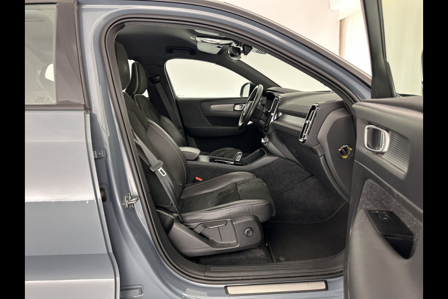Volvo XC40 Recharge P8 AWD R-Design [ 3-Fase ] (INCL-BTW) *LEATHER-ALCANTARA | DIGI-COCKPIT | FULL-LED | PREMIUM-AUDIO | TOP-VIEW | CARPLAY | NAVI-FULLMAP | ECC | PDC | KEYLESS | HEATED-SPORTSEATS | BLIS | PRIVACY-GLASS | TOWBAR | 19''ALU