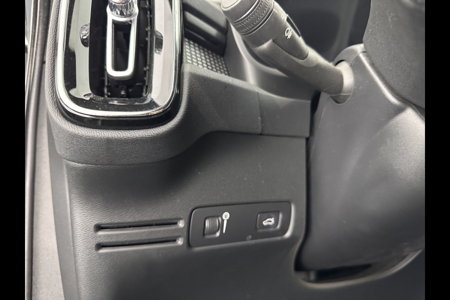 Volvo XC40 Recharge P8 AWD R-Design [ 3-Fase ] (INCL-BTW) *LEATHER-ALCANTARA | DIGI-COCKPIT | FULL-LED | PREMIUM-AUDIO | TOP-VIEW | CARPLAY | NAVI-FULLMAP | ECC | PDC | KEYLESS | HEATED-SPORTSEATS | BLIS | PRIVACY-GLASS | TOWBAR | 19''ALU