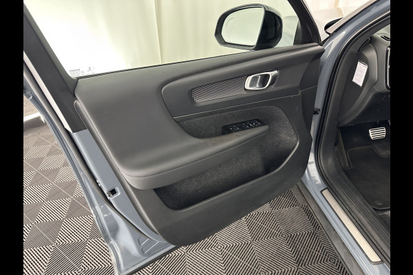 Volvo XC40 Recharge P8 AWD R-Design [ 3-Fase ] (INCL-BTW) *LEATHER-ALCANTARA | DIGI-COCKPIT | FULL-LED | PREMIUM-AUDIO | TOP-VIEW | CARPLAY | NAVI-FULLMAP | ECC | PDC | KEYLESS | HEATED-SPORTSEATS | BLIS | PRIVACY-GLASS | TOWBAR | 19''ALU