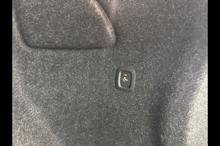 Volvo XC40 Recharge P8 AWD R-Design [ 3-Fase ] (INCL-BTW) *LEATHER-ALCANTARA | DIGI-COCKPIT | FULL-LED | PREMIUM-AUDIO | TOP-VIEW | CARPLAY | NAVI-FULLMAP | ECC | PDC | KEYLESS | HEATED-SPORTSEATS | BLIS | PRIVACY-GLASS | TOWBAR | 19''ALU