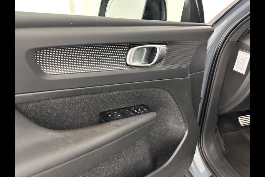 Volvo XC40 Recharge P8 AWD R-Design [ 3-Fase ] (INCL-BTW) *LEATHER-ALCANTARA | DIGI-COCKPIT | FULL-LED | PREMIUM-AUDIO | TOP-VIEW | CARPLAY | NAVI-FULLMAP | ECC | PDC | KEYLESS | HEATED-SPORTSEATS | BLIS | PRIVACY-GLASS | TOWBAR | 19''ALU