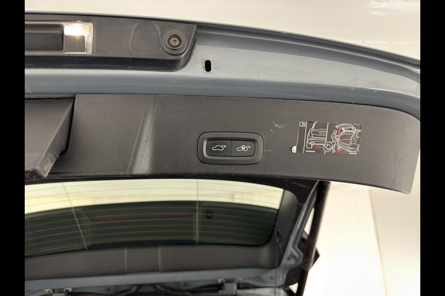 Volvo XC40 Recharge P8 AWD R-Design [ 3-Fase ] (INCL-BTW) *LEATHER-ALCANTARA | DIGI-COCKPIT | FULL-LED | PREMIUM-AUDIO | TOP-VIEW | CARPLAY | NAVI-FULLMAP | ECC | PDC | KEYLESS | HEATED-SPORTSEATS | BLIS | PRIVACY-GLASS | TOWBAR | 19''ALU