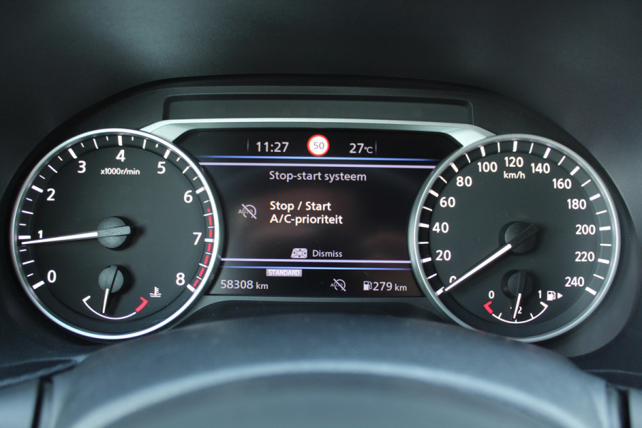 Nissan Juke 1.0-117pk DIG-T Tekna. Keurig nette, erg luxe en goed onderhouden Nissan Juke, van 1e eig. Autm. airco, LM wielen, metallic lak two tone, stoelverwarming, lane- en side assist, 360gr. camera, trekhaak, LM wielen, navigatie, telefoonvoorb., cruise cntrl etc