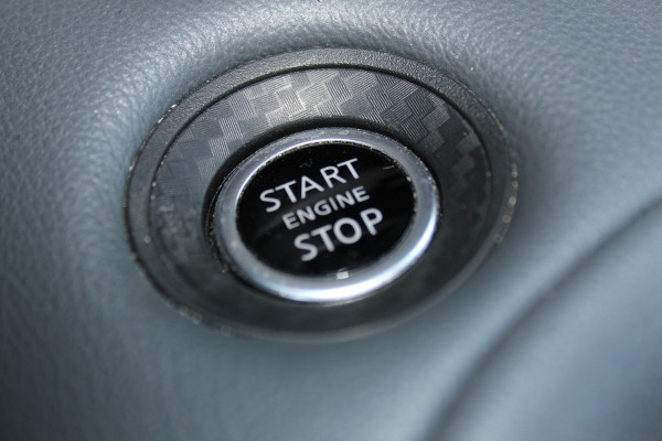 Nissan Juke 1.0-117pk DIG-T Tekna. Keurig nette, erg luxe en goed onderhouden Nissan Juke, van 1e eig. Autm. airco, LM wielen, metallic lak two tone, stoelverwarming, lane- en side assist, 360gr. camera, trekhaak, LM wielen, navigatie, telefoonvoorb., cruise cntrl etc