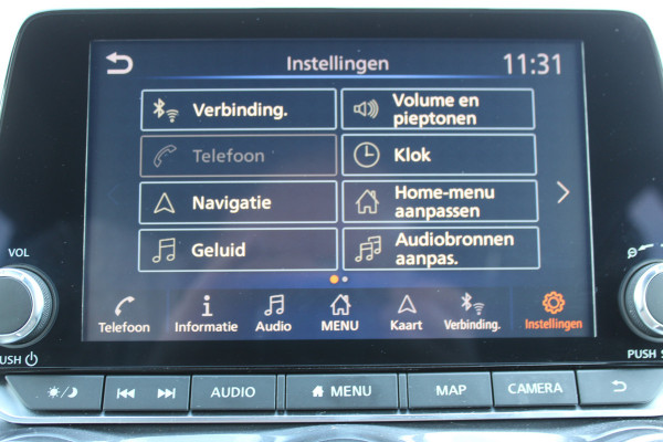 Nissan Juke 1.0-117pk DIG-T Tekna. Keurig nette, erg luxe en goed onderhouden Nissan Juke, van 1e eig. Autm. airco, LM wielen, metallic lak two tone, stoelverwarming, lane- en side assist, 360gr. camera, trekhaak, LM wielen, navigatie, telefoonvoorb., cruise cntrl etc