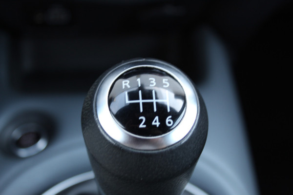 Nissan Juke 1.0-117pk DIG-T Tekna. Keurig nette, erg luxe en goed onderhouden Nissan Juke, van 1e eig. Autm. airco, LM wielen, metallic lak two tone, stoelverwarming, lane- en side assist, 360gr. camera, trekhaak, LM wielen, navigatie, telefoonvoorb., cruise cntrl etc