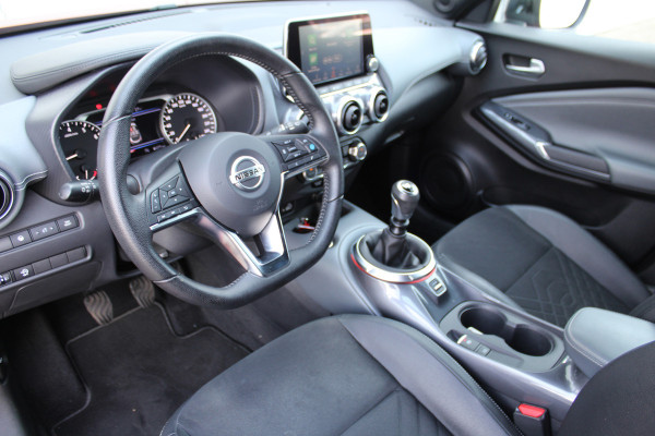 Nissan Juke 1.0-117pk DIG-T Tekna. Keurig nette, erg luxe en goed onderhouden Nissan Juke, van 1e eig. Autm. airco, LM wielen, metallic lak two tone, stoelverwarming, lane- en side assist, 360gr. camera, trekhaak, LM wielen, navigatie, telefoonvoorb., cruise cntrl etc