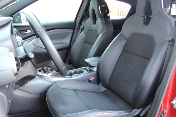 Nissan Juke 1.0-117pk DIG-T Tekna. Keurig nette, erg luxe en goed onderhouden Nissan Juke, van 1e eig. Autm. airco, LM wielen, metallic lak two tone, stoelverwarming, lane- en side assist, 360gr. camera, trekhaak, LM wielen, navigatie, telefoonvoorb., cruise cntrl etc