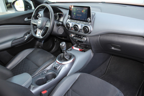 Nissan Juke 1.0-117pk DIG-T Tekna. Keurig nette, erg luxe en goed onderhouden Nissan Juke, van 1e eig. Autm. airco, LM wielen, metallic lak two tone, stoelverwarming, lane- en side assist, 360gr. camera, trekhaak, LM wielen, navigatie, telefoonvoorb., cruise cntrl etc