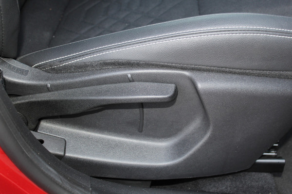 Nissan Juke 1.0-117pk DIG-T Tekna. Keurig nette, erg luxe en goed onderhouden Nissan Juke, van 1e eig. Autm. airco, LM wielen, metallic lak two tone, stoelverwarming, lane- en side assist, 360gr. camera, trekhaak, LM wielen, navigatie, telefoonvoorb., cruise cntrl etc