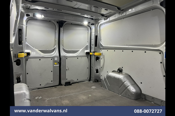 Ford Transit Custom 2.0 TDCI L2H1 Euro6 Airco | Camera | Navigatie | Apple Carplay | LED | Cruisecontrol Verwarmde voorruit, Parkeersensoren, Bijrijdersbank, 2800kg trekvermogen