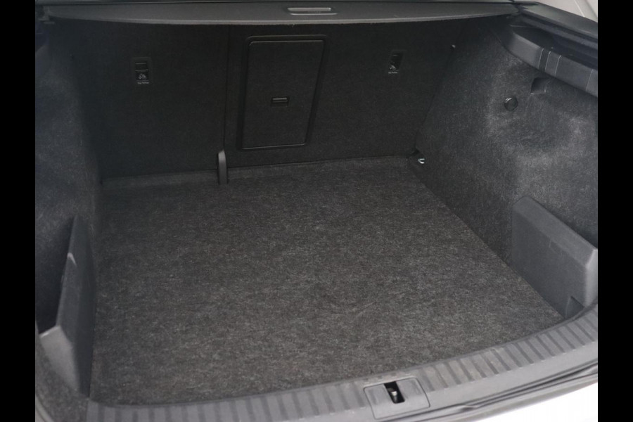 Škoda ENYAQ iV 60 | Panoramadak | Stoel & achterbankverwarming | Carplay | Sportstuur | Keyless | Full LED | Navigatie | Cruise control | 21'' lichtmetalen velgen