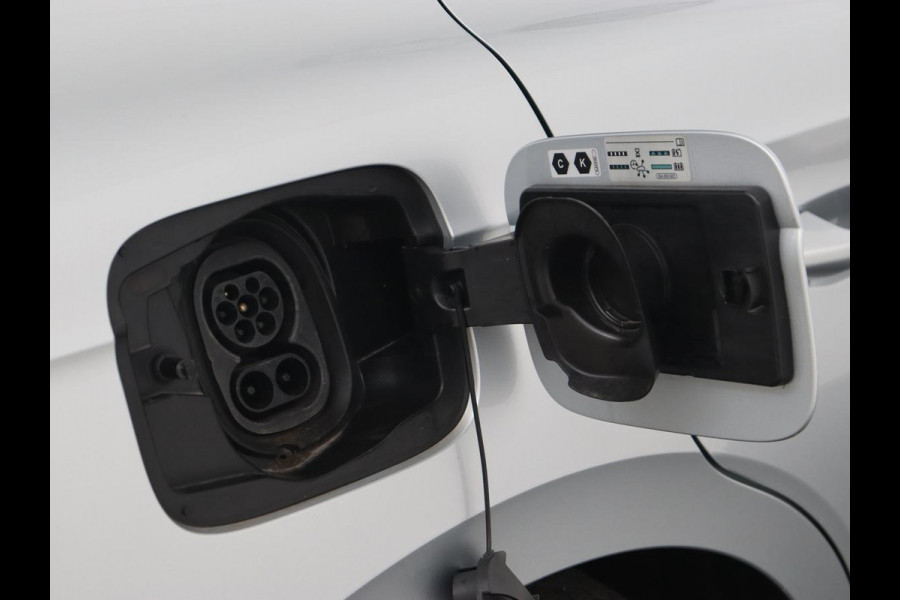 Škoda ENYAQ iV 60 | Panoramadak | Stoel & achterbankverwarming | Carplay | Sportstuur | Keyless | Full LED | Navigatie | Cruise control | 21'' lichtmetalen velgen
