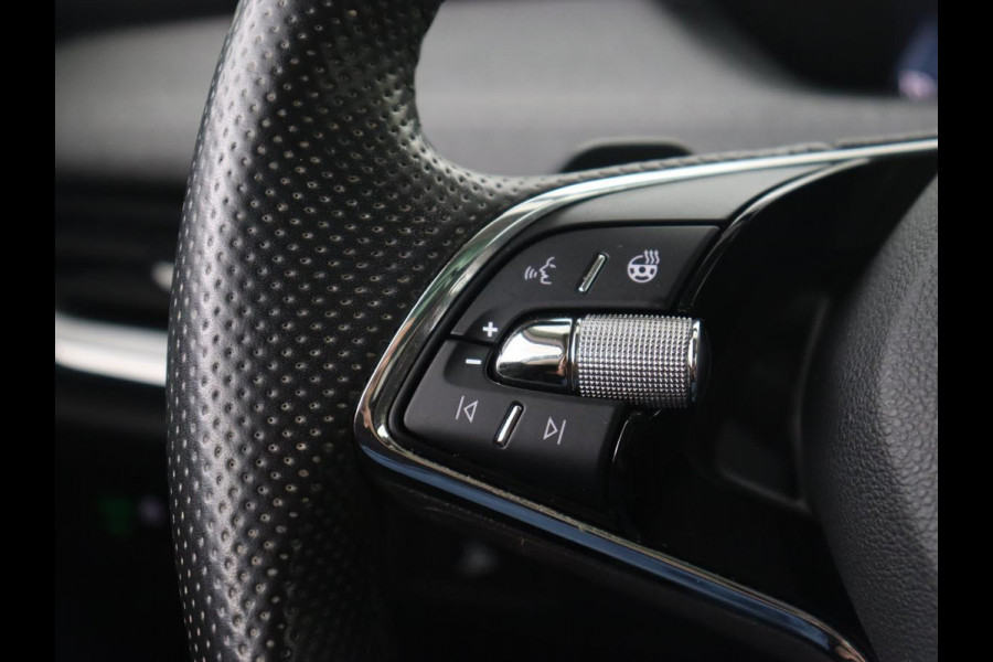 Škoda ENYAQ iV 60 | Panoramadak | Stoel & achterbankverwarming | Carplay | Sportstuur | Keyless | Full LED | Navigatie | Cruise control | 21'' lichtmetalen velgen