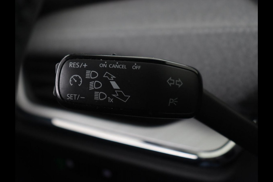 Škoda ENYAQ iV 60 | Panoramadak | Stoel & achterbankverwarming | Carplay | Sportstuur | Keyless | Full LED | Navigatie | Cruise control | 21'' lichtmetalen velgen