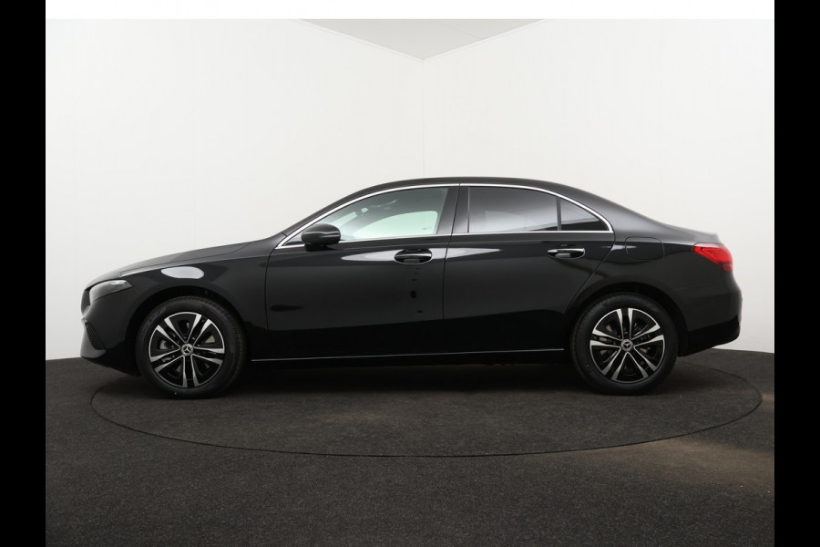Mercedes-Benz A-Klasse 250 e Star Edition Limited | Dodehoekassistent | KEYLESS GO-comfortpakket | Draadloos oplaadsysteem voor Smartphone | Extra USB-poorten | Parkeerpakket met achteruitrijcamera | Sfeerverlichting |