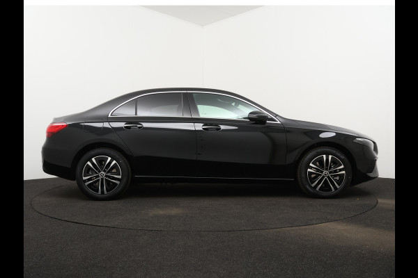 Mercedes-Benz A-Klasse 250 e Star Edition Limited | Dodehoekassistent | KEYLESS GO-comfortpakket | Draadloos oplaadsysteem voor Smartphone | Extra USB-poorten | Parkeerpakket met achteruitrijcamera | Sfeerverlichting |