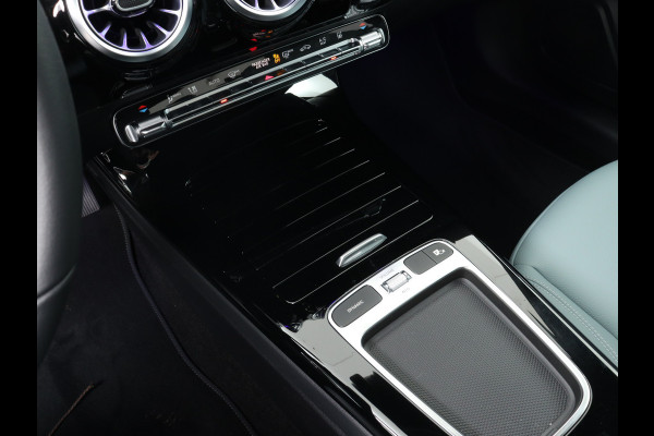 Mercedes-Benz A-Klasse 250 e Star Edition Limited | Dodehoekassistent | KEYLESS GO-comfortpakket | Draadloos oplaadsysteem voor Smartphone | Extra USB-poorten | Parkeerpakket met achteruitrijcamera | Sfeerverlichting |