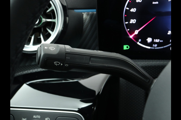 Mercedes-Benz A-Klasse 250 e Star Edition Limited | Dodehoekassistent | KEYLESS GO-comfortpakket | Draadloos oplaadsysteem voor Smartphone | Extra USB-poorten | Parkeerpakket met achteruitrijcamera | Sfeerverlichting |
