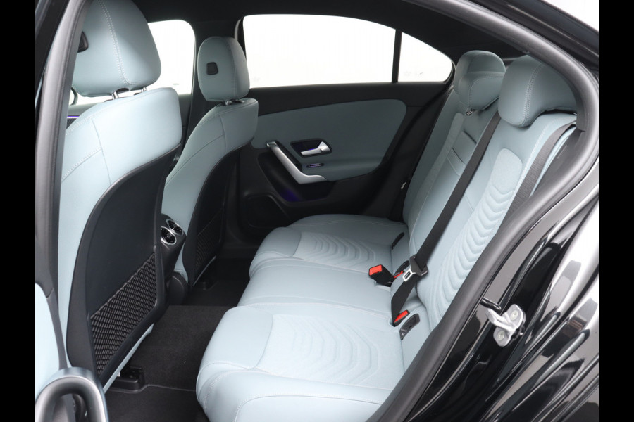 Mercedes-Benz A-Klasse 250 e Star Edition Limited | Dodehoekassistent | KEYLESS GO-comfortpakket | Draadloos oplaadsysteem voor Smartphone | Extra USB-poorten | Parkeerpakket met achteruitrijcamera | Sfeerverlichting |