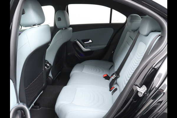 Mercedes-Benz A-Klasse 250 e Star Edition Limited | Dodehoekassistent | KEYLESS GO-comfortpakket | Draadloos oplaadsysteem voor Smartphone | Extra USB-poorten | Parkeerpakket met achteruitrijcamera | Sfeerverlichting |
