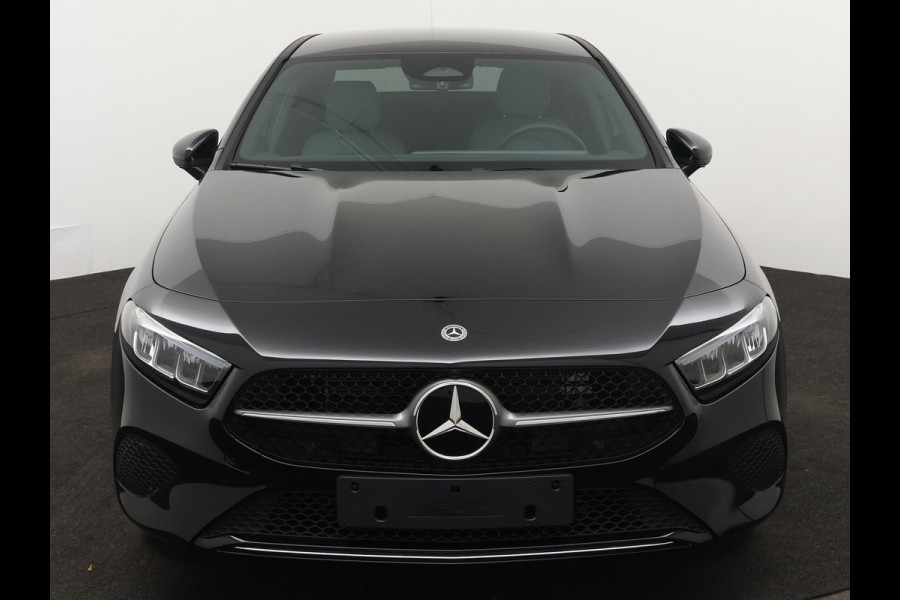 Mercedes-Benz A-Klasse 250 e Star Edition Limited | Dodehoekassistent | KEYLESS GO-comfortpakket | Draadloos oplaadsysteem voor Smartphone | Extra USB-poorten | Parkeerpakket met achteruitrijcamera | Sfeerverlichting |