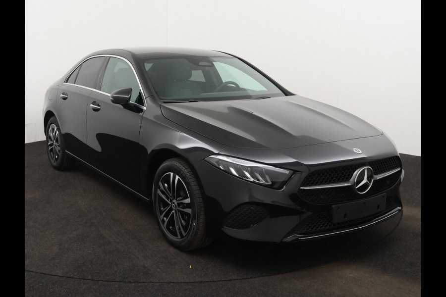 Mercedes-Benz A-Klasse 250 e Star Edition Limited | Dodehoekassistent | KEYLESS GO-comfortpakket | Draadloos oplaadsysteem voor Smartphone | Extra USB-poorten | Parkeerpakket met achteruitrijcamera | Sfeerverlichting |