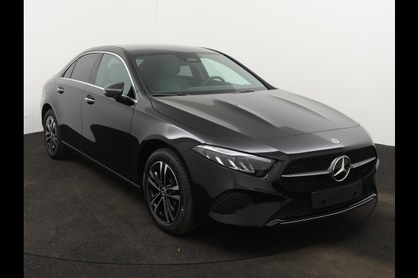 Mercedes-Benz A-Klasse 250 e Star Edition Limited | Dodehoekassistent | KEYLESS GO-comfortpakket | Draadloos oplaadsysteem voor Smartphone | Extra USB-poorten | Parkeerpakket met achteruitrijcamera | Sfeerverlichting |